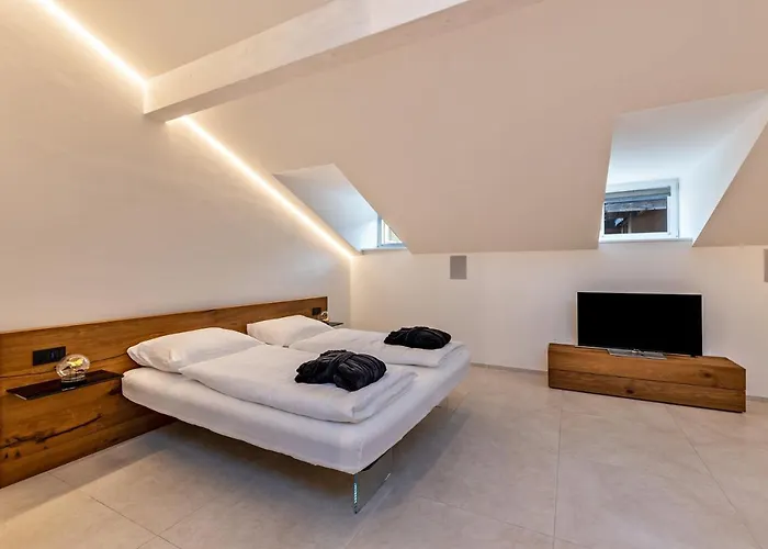 App 303 Palazzo Cavour *